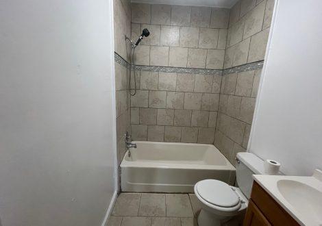 208 E 17 16